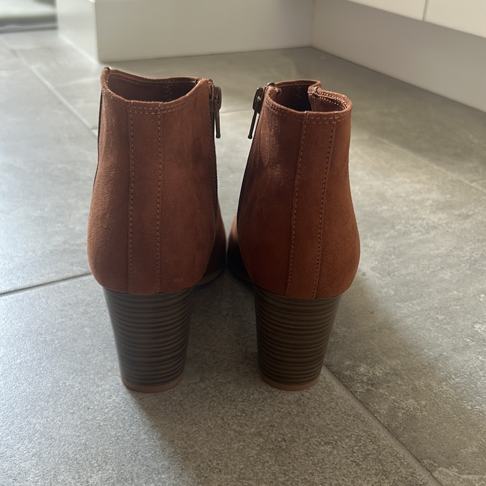 Old Navy Ankle Boots! Size 8! Brand New- Never Worn Before! - Picture 5 of 8